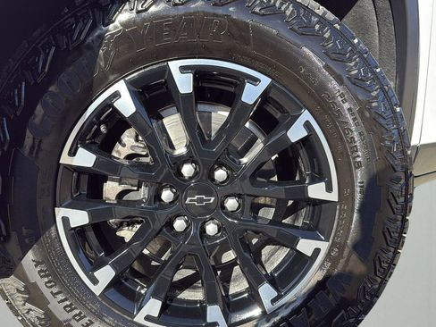 Used 2025 Chevrolet Traverse Z71 w/ Driver Confidence Package image 9