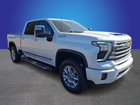 Used 2024 Chevrolet Silverado 2500 High Country w/ High Country Premium Package AWD/4WD image 3