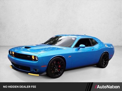 Used 2015 Dodge Challenger SRT w/ Technology Group RWD image 1