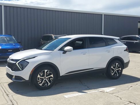 Used 2025 Kia Sportage EX FWD image 2