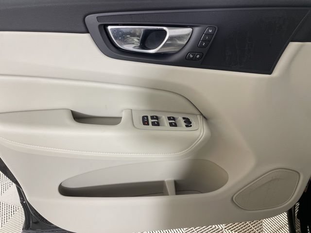 Certified 2025 Volvo XC60 T8 Plus w/ Protection Package Premier AWD/4WD image 28
