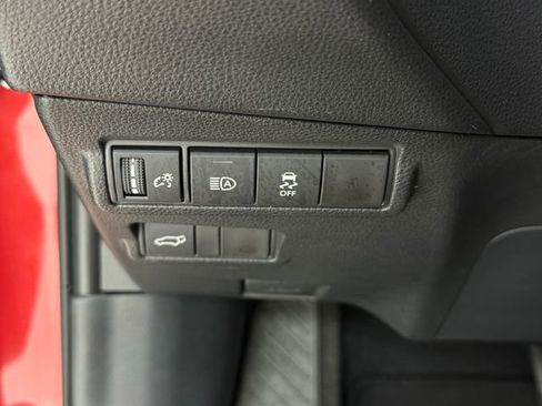 Used 2026 Toyota Corolla Cross XLE w/ Convenience Package FWD image 8