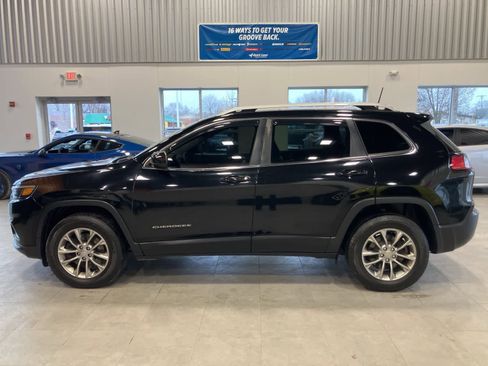 Used 2019 Jeep Cherokee Latitude Plus w/ Comfort/Convenience Group image 8