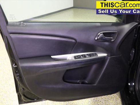 Used 2019 Dodge Journey SE w/ Blacktop Package image 26