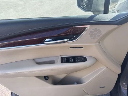 Used 2018 Cadillac XT5 Luxury w/ Driver Awareness Package image 14