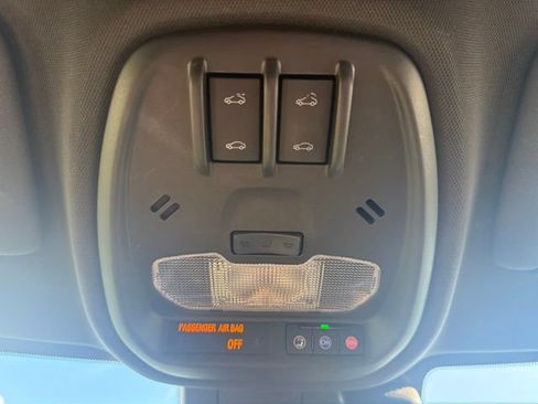 Used 2024 Chevrolet Trax RS w/ Sunroof Package FWD image 34