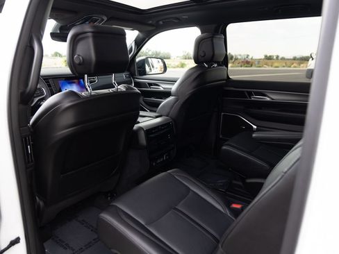Used 2024 Jeep Wagoneer Series II AWD/4WD image 16