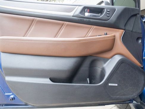 Used 2017 Subaru Outback 3.6R Touring image 7