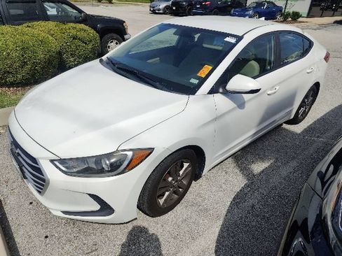 Used 2017 Hyundai Elantra SE FWD image 3