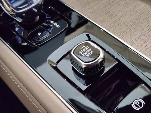 New 2026 Volvo XC90 T8 Plus w/ Protection Package Premier image 21