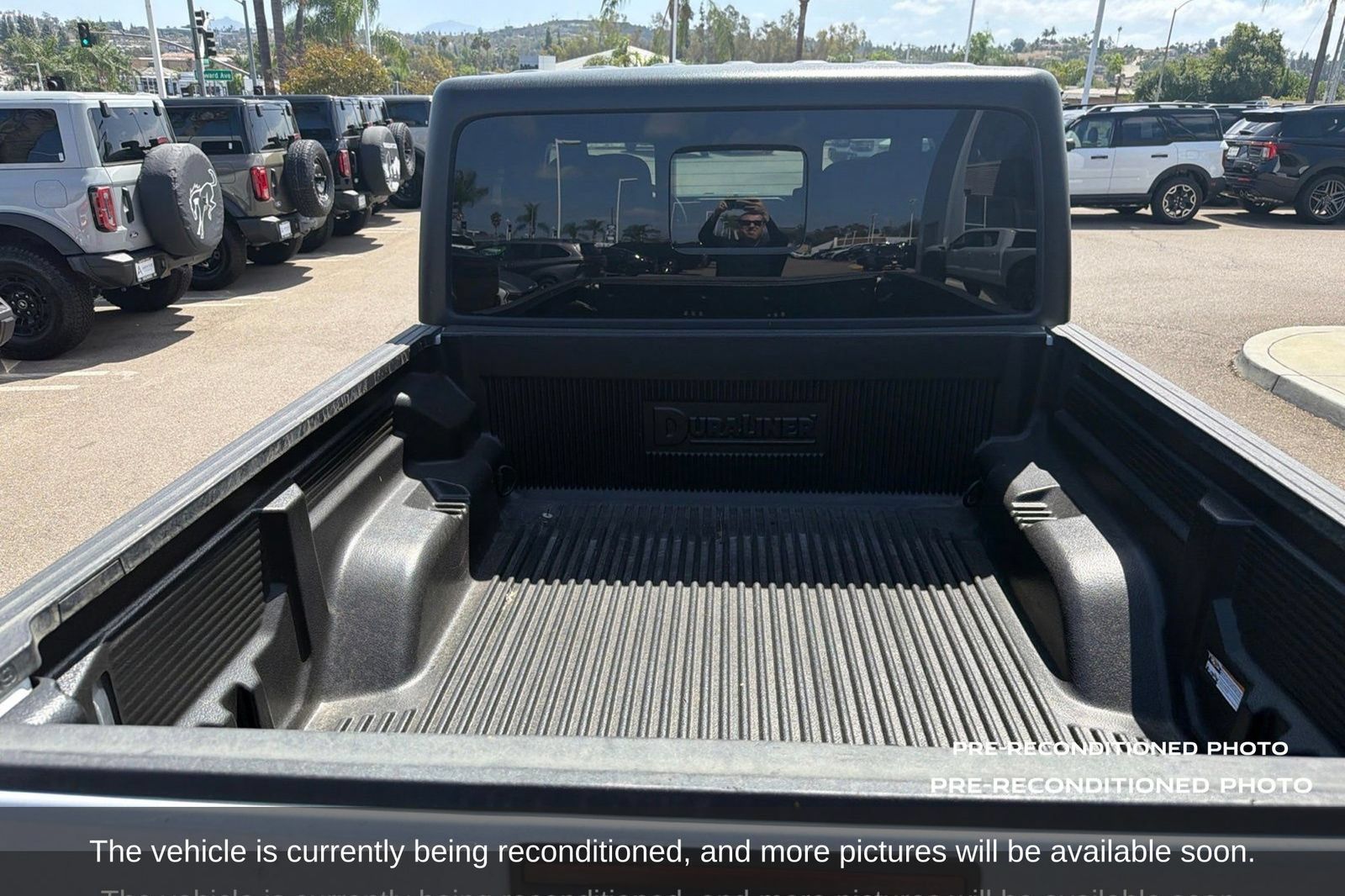 Used 2026 Jeep Gladiator Mojave AWD/4WD image 8