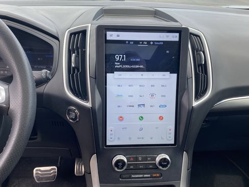 Certified 2023 Ford Edge ST-Line image 18