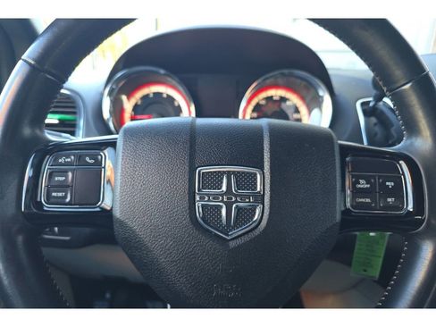 Used 2018 Dodge Grand Caravan SXT image 24