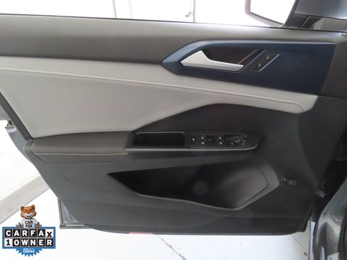 Used 2024 Volkswagen Taos SE image 11