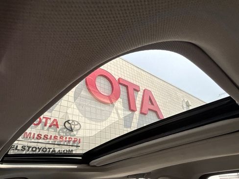 Used 2019 Toyota RAV4 XLE w/ Convenience Package AWD/4WD image 18
