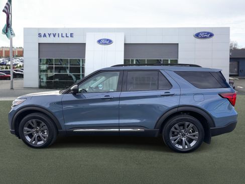 Used 2025 Ford Explorer Active w/ Active Comfort Package AWD/4WD image 2