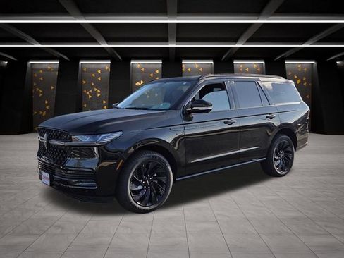 New 2026 Lincoln Navigator Reserve w/ Jet Appearance Package image 4