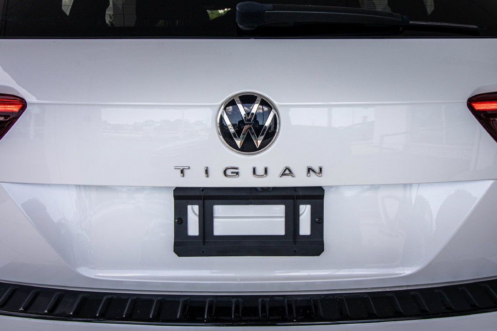 Certified 2023 Volkswagen Tiguan SE R-Line FWD image 15