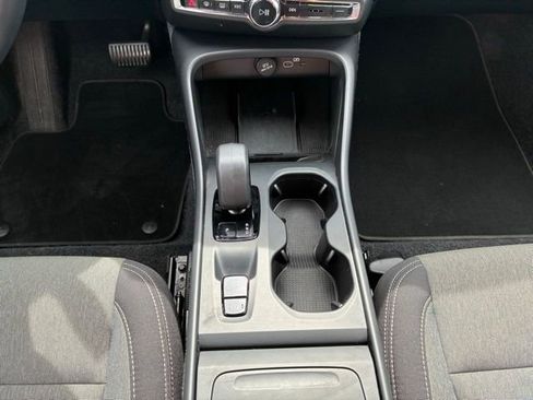 Used 2025 Volvo XC40 B5 Core AWD/4WD image 17