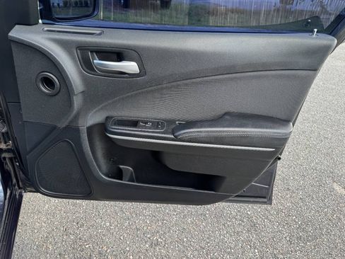 Used 2018 Dodge Charger SXT RWD image 16
