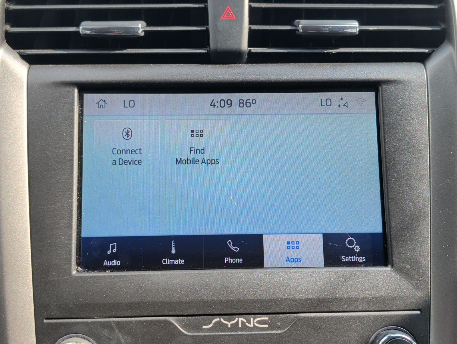Used 2020 Ford Fusion SE FWD image 18