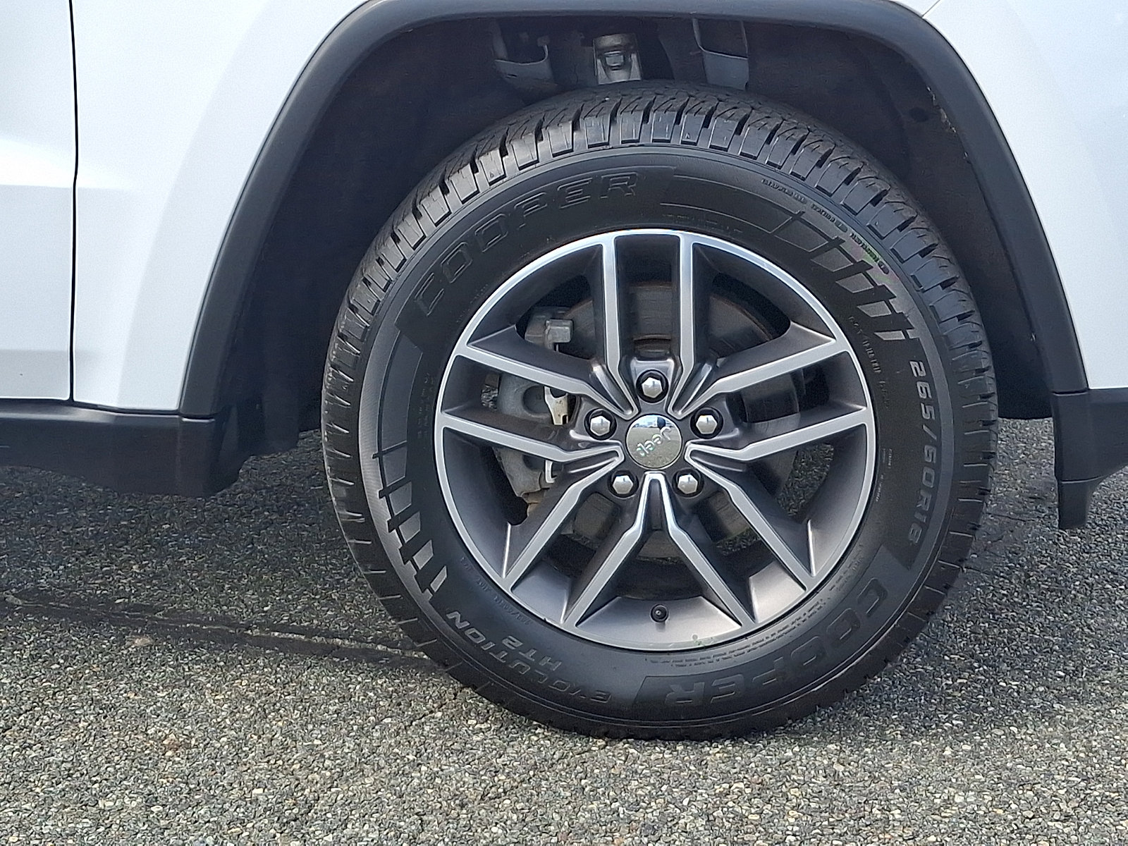 Used 2018 Jeep Grand Cherokee Limited AWD/4WD image 8