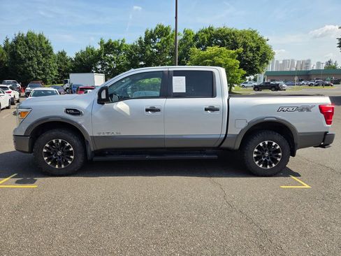 Used 2017 Nissan Titan PRO-4X w/ Pro-4x Convenience Package AWD/4WD image 4
