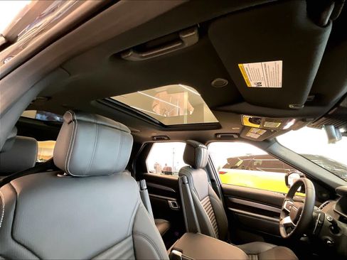 New 2026 Land Rover Discovery Limited Edition image 26