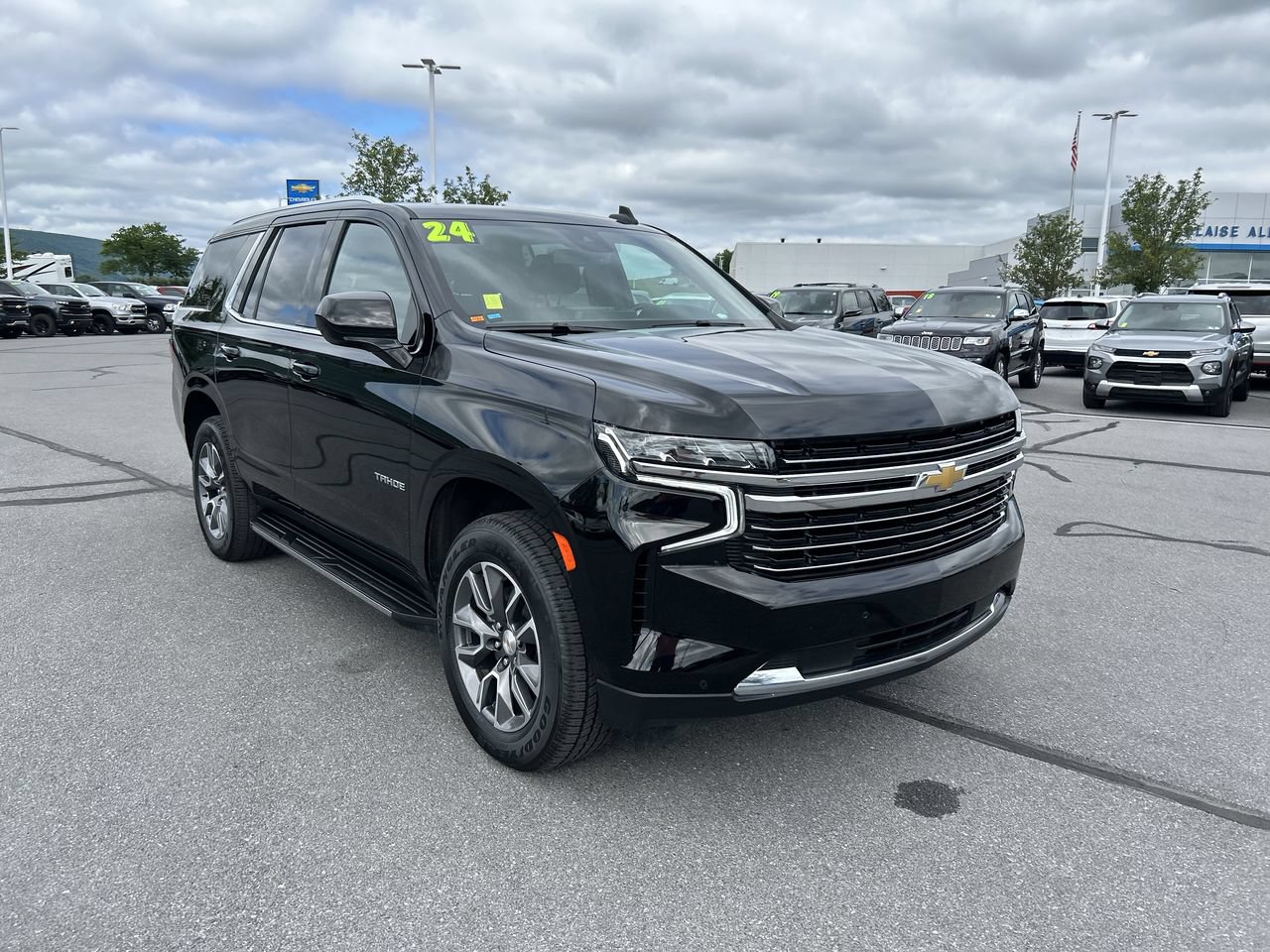 Used 2024 Chevrolet Tahoe LT AWD/4WD image 1