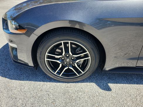 Used 2018 Ford Mustang Premium image 9