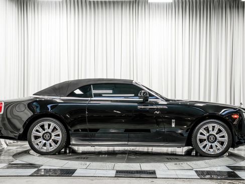 Used 2017 Rolls-Royce Dawn RWD image 52
