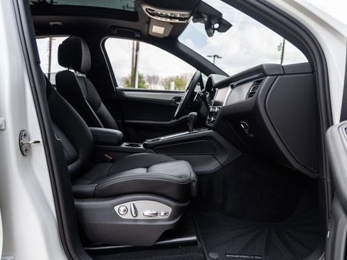 New 2026 Porsche Macan image 46