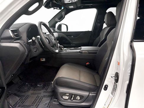 New 2025 Lexus LX 700h Overtrail image 4