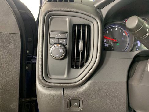 Used 2022 Chevrolet Silverado 1500 Custom image 17