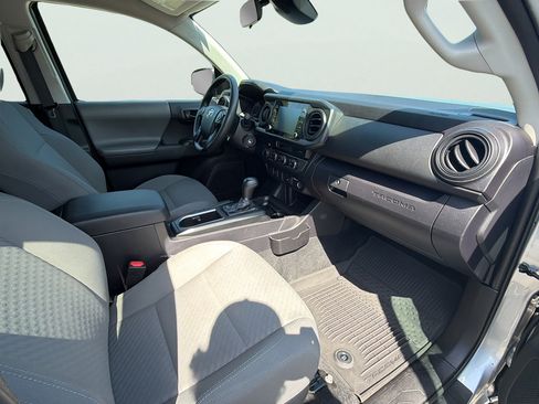 Used 2022 Toyota Tacoma SR AWD/4WD image 9