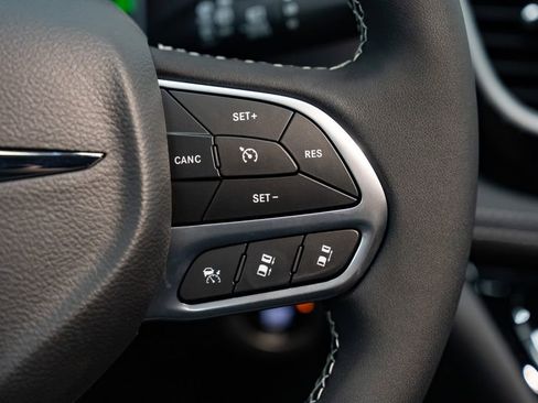 New 2026 Chrysler Pacifica Select image 16