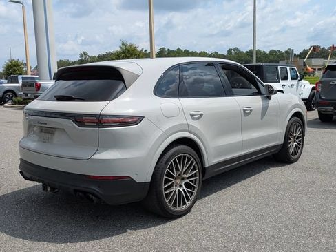 Used 2022 Porsche Cayenne AWD/4WD image 3