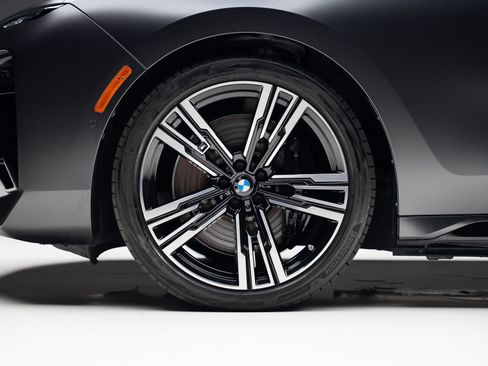 Used 2023 BMW i7 xDrive60 AWD/4WD image 19