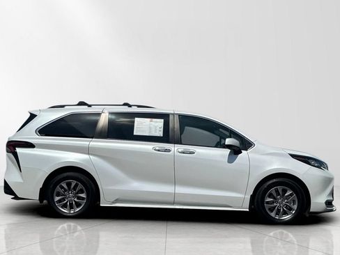 Used 2023 Toyota Sienna XLE w/ XLE Plus Package FWD image 7