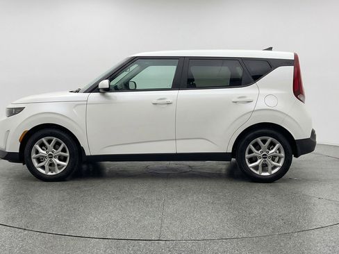Used 2025 Kia Soul LX w/ LX Technology Package FWD image 5