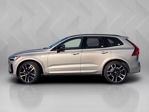 Certified 2025 Volvo XC60 T8 Ultra w/ Protection Package Premier image 3