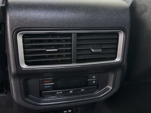 Used 2025 Volkswagen Atlas SE FWD image 25
