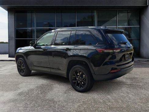 New 2025 Jeep Grand Cherokee Altitude image 5