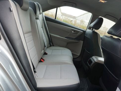 Used 2016 Toyota Camry SE image 12