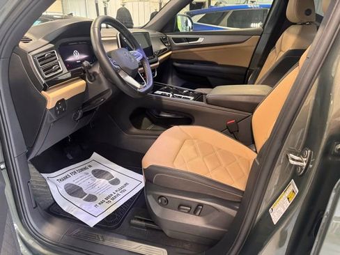 Used 2025 Volkswagen Atlas Cross Sport SE FWD image 10