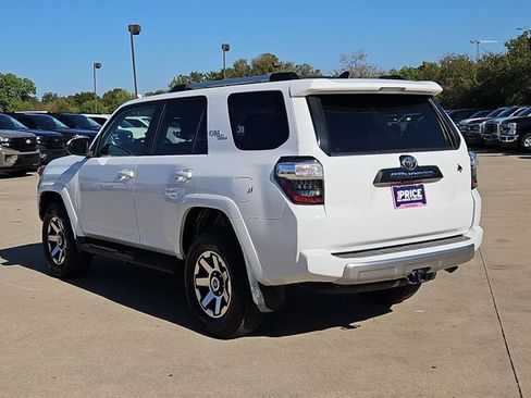 Used 2018 Toyota 4Runner TRD Off-Road AWD/4WD image 8
