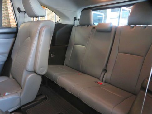 Used 2023 Toyota Highlander XLE FWD image 22
