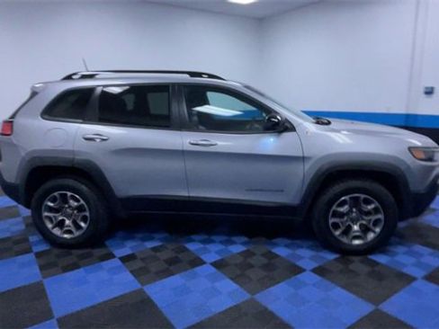 Used 2022 Jeep Cherokee Trailhawk image 9