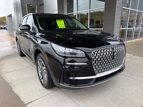 Used 2023 Lincoln Corsair AWD w/ Equipment Group 101A image 9