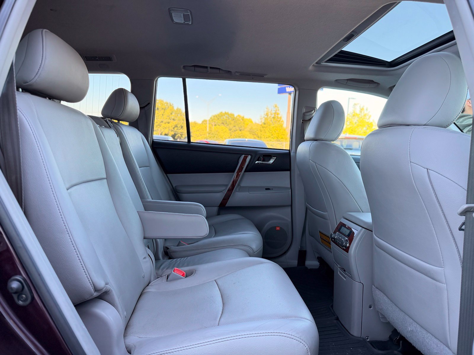 Used 2013 Toyota Highlander Limited AWD/4WD image 23